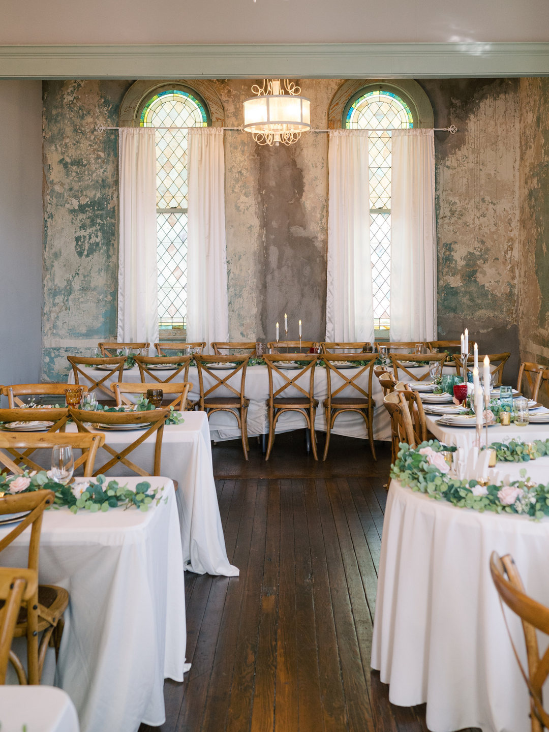 minimalist wedding reception